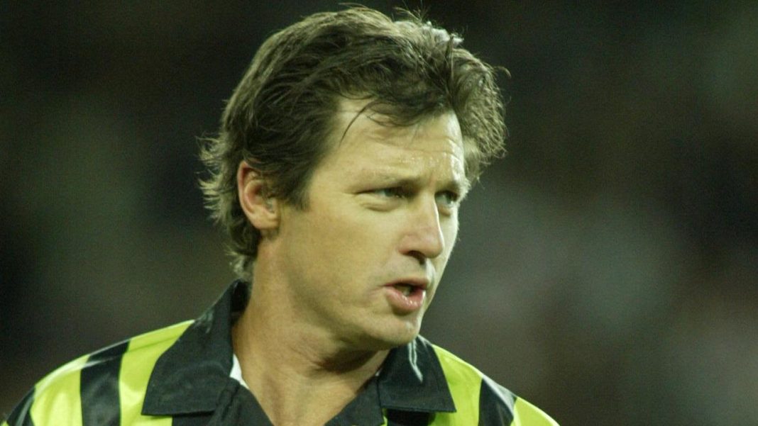 NRL 2025: Bill Harrigan’s Gorden Tallis send-off in State of Origin, surprise post-script, PNG pitch invasion where referee thought he would die