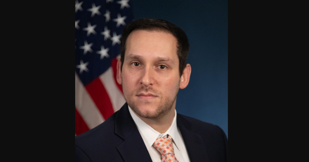 Top Jan. 6 prosecutor Greg Rosen resigns from DOJ, says Trump pardons sent 